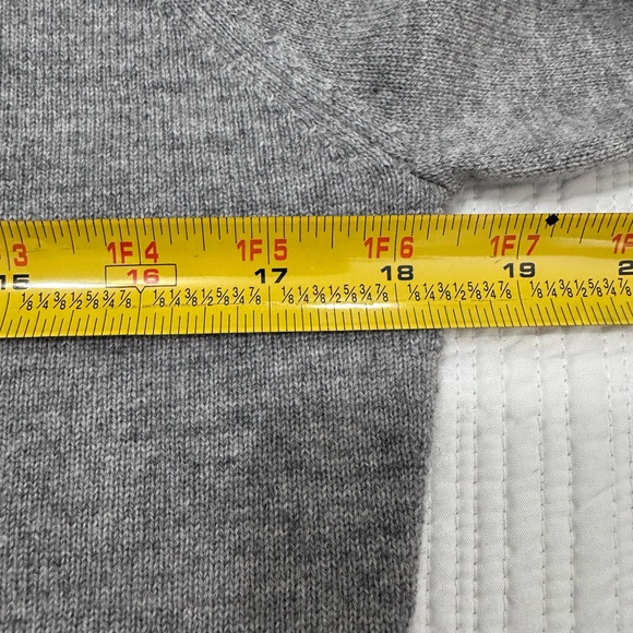 Neiman Marcus Heather Gray Knit Sweater turtleneck 💯Cashmere. - Picture 2 of 5